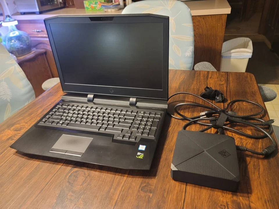 Ноутбук OMEN x HP 17-apoxx 17,3 дюйма i7 7820HK 1 ТБ + 256 SSD 16 ГБ RAM GTX 1080Win 10 - Изображение 3 из 4
