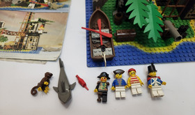 Lego - 6270 - Forbidden Island -Manual/Directions - Near Complete Good Condition