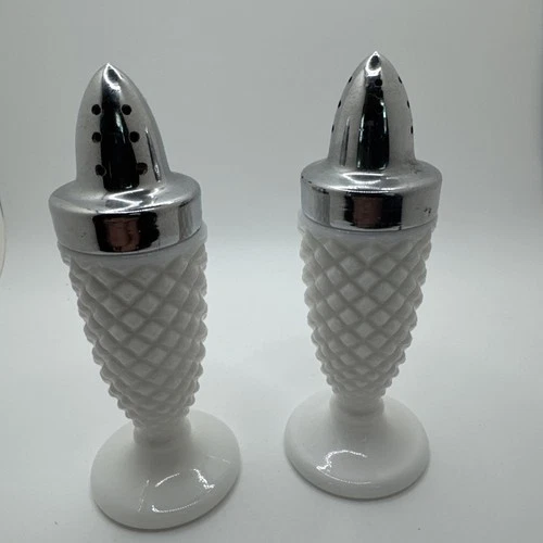 Vintage Westmoreland English hobnail milk glass salt & pepper shakers