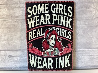Neuheit Blechschild: Einige Mädchen tragen rosa, echte Mädchen tragen Tinte - Tattoo (B)