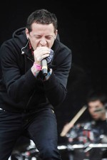 Singer Chester Bennington performing with American rock group Link- Old Photo 4