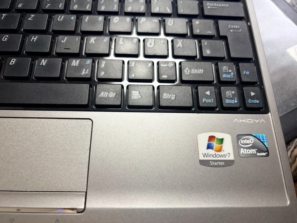 Medion Akoya Netbook Mit Win 10 + Tasche Ohne Akku 2Gb RAM 120 Gb Festplatte - Bild 2 von 4