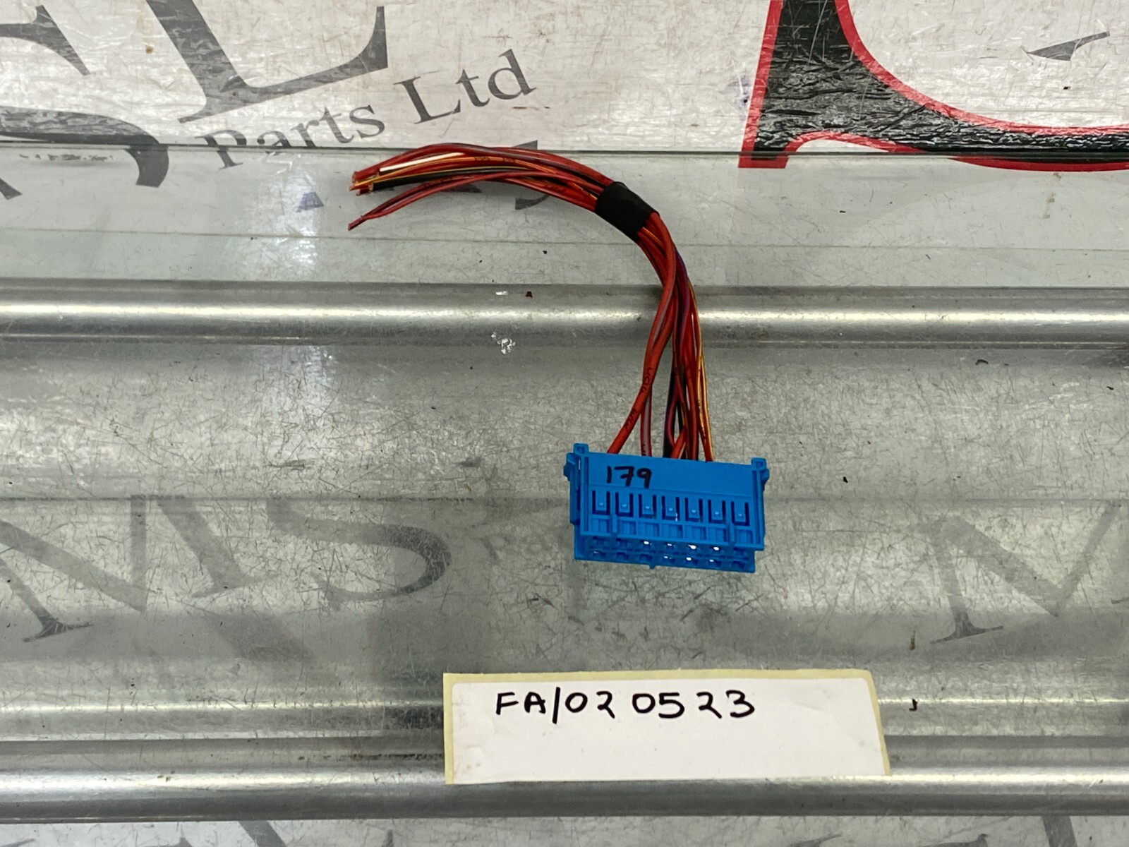 AS) GENUINE MERCEDES BENZ WIRING LOOM HARNESS PLUG CONNECTOR 