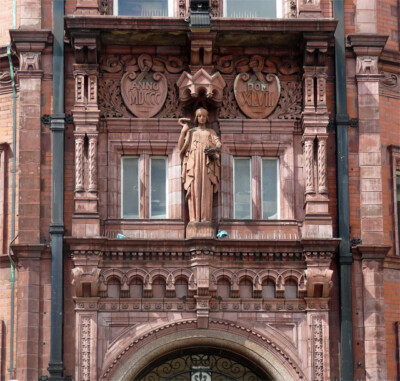 FOTODETAIL DER EHEMALIGEN AUFSICHTSVERSICHERUNG KING STREET NOTTINGHAM AUFWENDIGE SCHNITZEREI