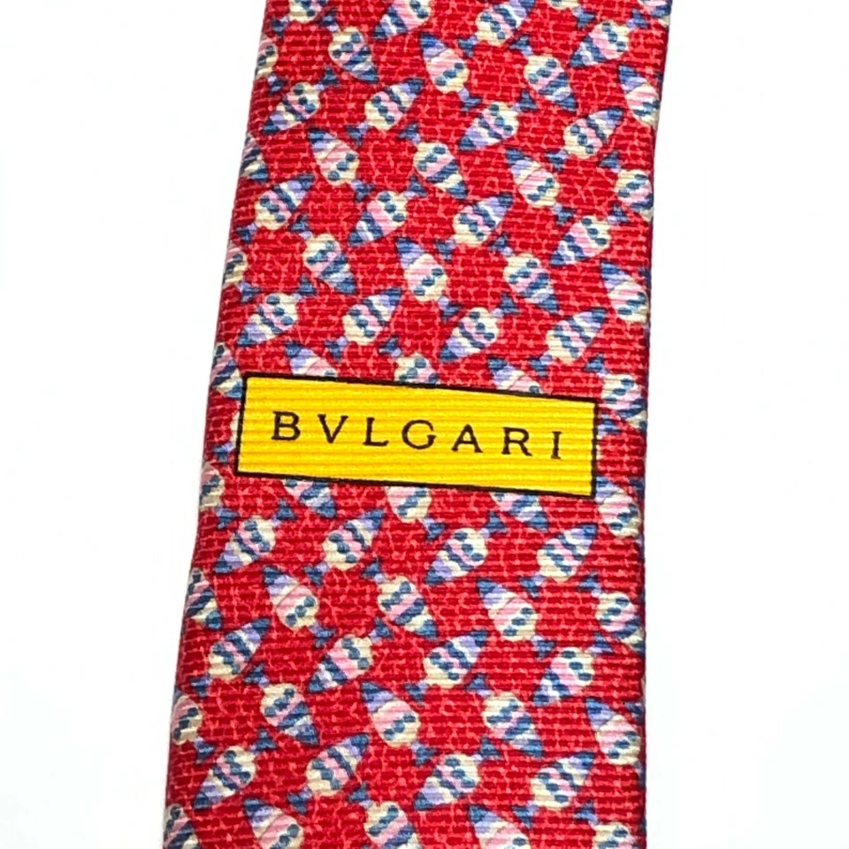 Corbata de seda Bvlgari siete pliegues roja sistema de té geométrico pictórico Italia  Foto 4 de 4