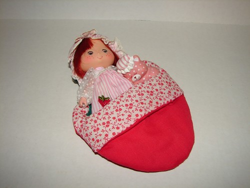 Vintage Strawberry Shortcake Herself Sweet Sleeper Doll & Pet with Custom Bag - Picture 11 of 13