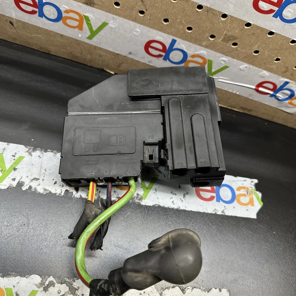 Ford Fusion 2013 caja de fusibles de batería Foto 2 de 4