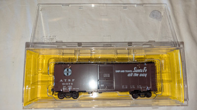 HO KADEE ATSF 40' PS-1 STANDARD BOXCAR 4035 NEW IN CONTAINER
