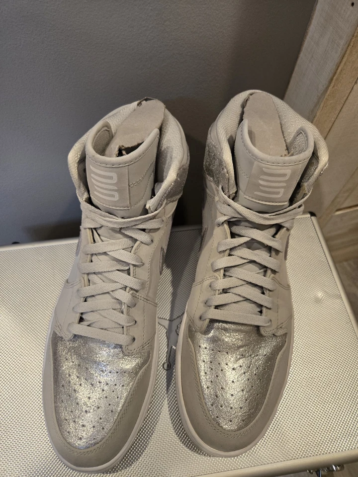 Air Jordan 1 Retro Alto 'Plata 25 Aniversario' Talla 12, D.S. Con caja de maleta Foto 4 de 4