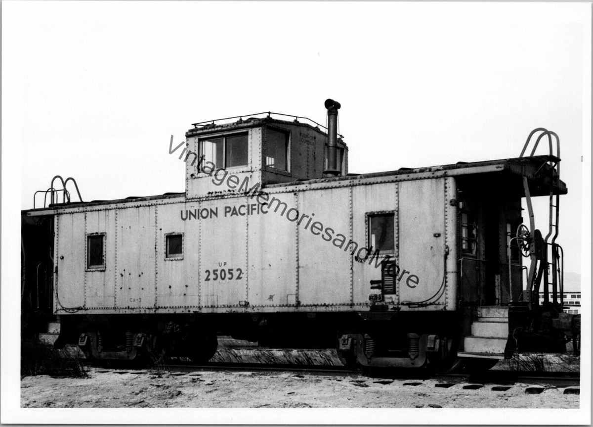 Vintage Union Pacific Railroad 25052 Caboose T3-588 | eBay