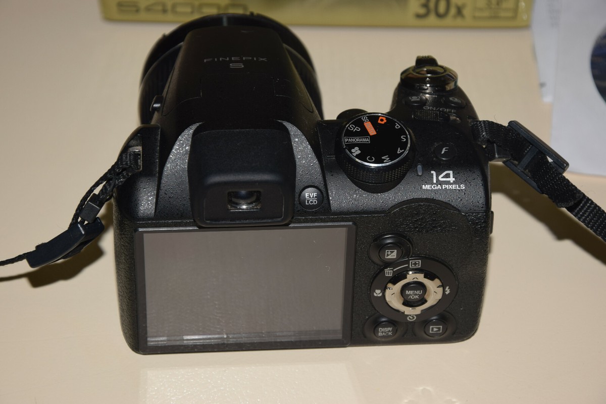 Fujifilm Fuji Finepix S4000 720p HD 14MP Digital Camera 30X Fujifilm Fuji Finepix S4000 720p HD 14MP Digital Camera 30X