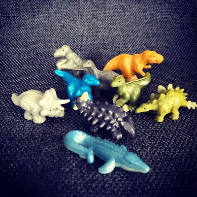 kinder surprise jurassic world
