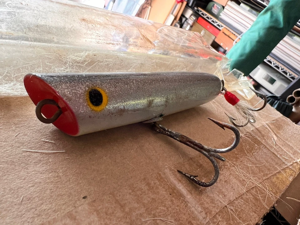 "Señuelo vintage de algodón Cordell plateado/negro 5"" Rattlin Topwater y debajo" Foto 2 de 4