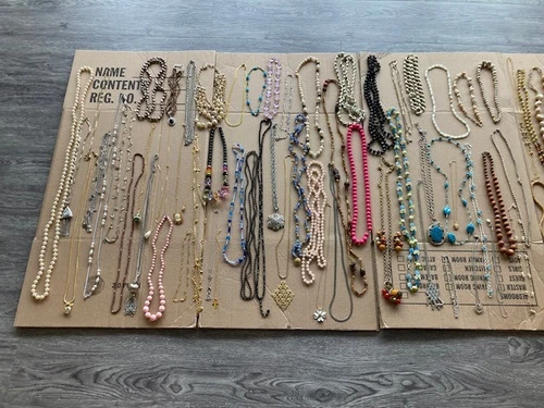 Vintage Lot of 140 Costume Jewelry items, Neckless, Bracelet and Brooches