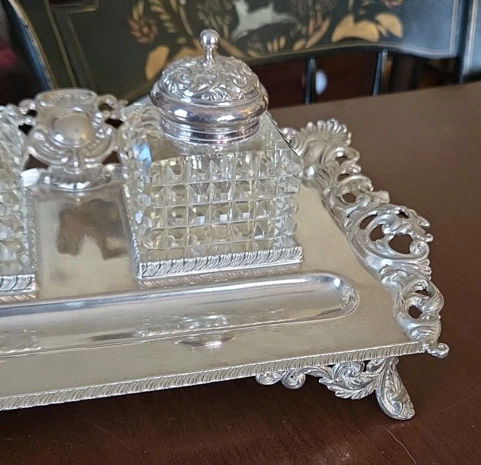 Antiga escrivaninha britânica Inkwell placa de prata permanente e vidro cortado estilo rococó - Imagem 4 de 4