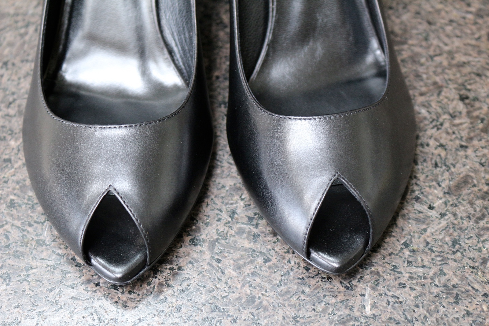 Scarpe décolleté nere nuove con scatola YSL Saint Laurent classiche sexy tacco basso punta aperta 38 5