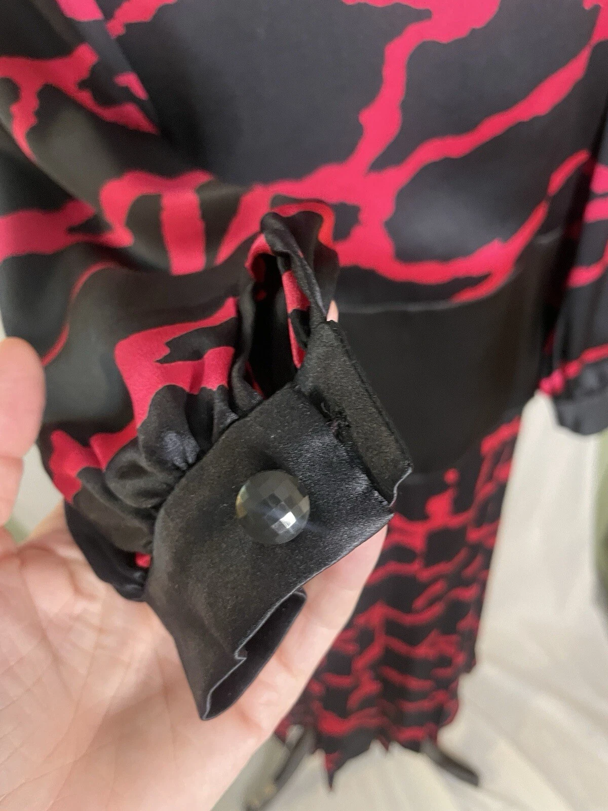 Set 2 pezzi seta Valentino Night anni 80 con gonna e top rosso nero motivo astratto