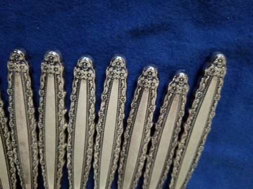 70 Beautiful Pieces of Oneida Community Stainless Flatware - Picture 8 of 10