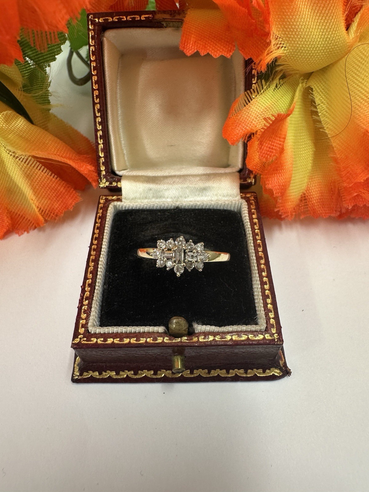 Pretty Baguette/diamond 9ct Gold Diamond Cluster Ring