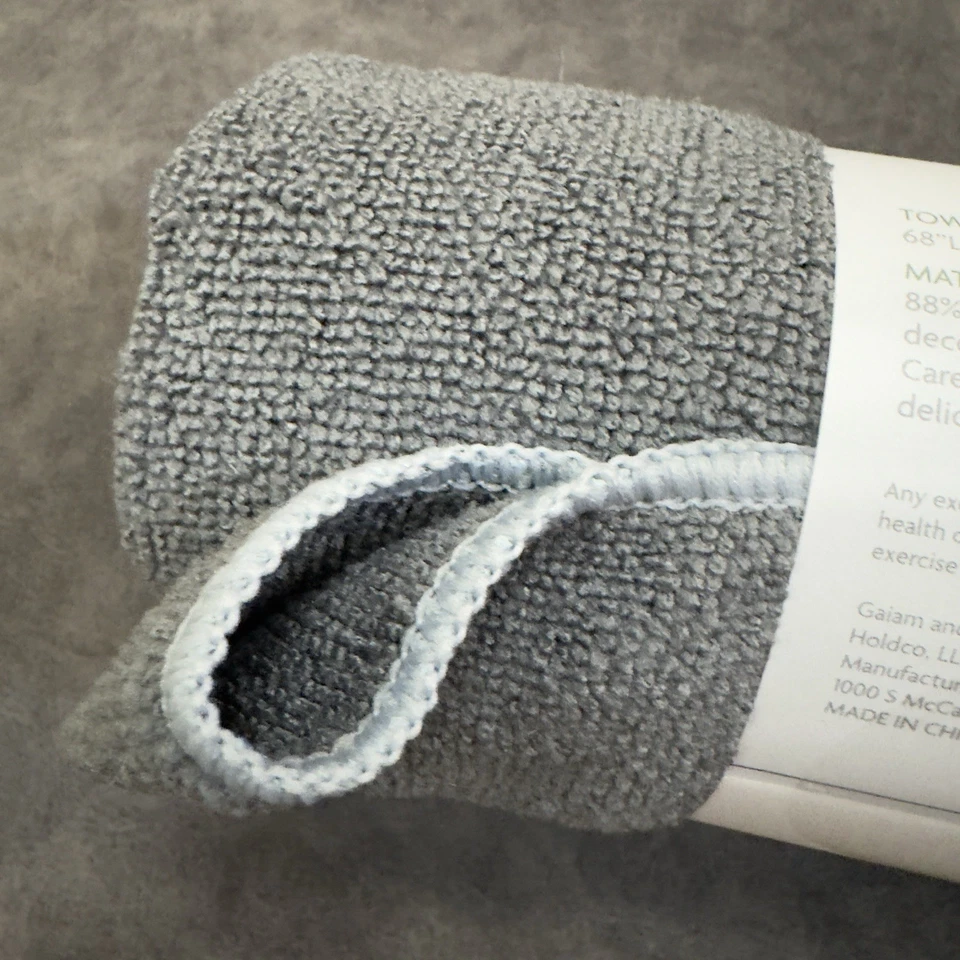 NUEVO CON ETIQUETAS Gaiam Super Absorbente y Secado Rápido Yoga Mat Toalla Gris Se Seca en Medio Tiempo Foto 3 de 4
