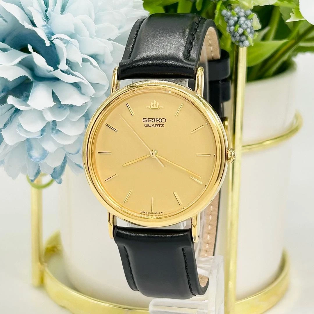 SEIKO 7N01 8A10 Vintage Quartz Wristwatch