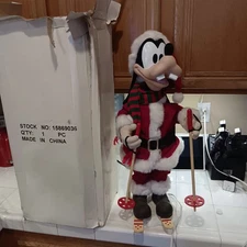 Rare Telco animated Santa Skiing Goofy Disney Christmas store exclusive