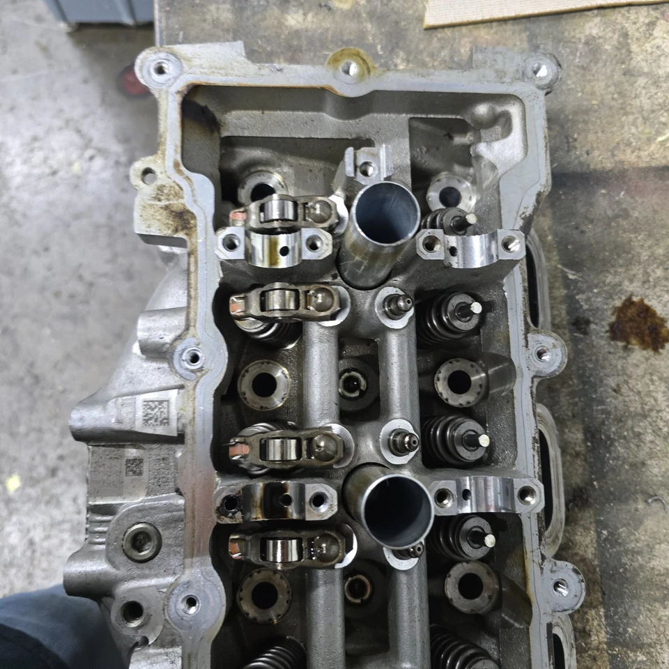 Dodge Challenger 2011-2018 culata de motor derecho de 3,6 L 05184510AJ OEM Foto 2 de 4