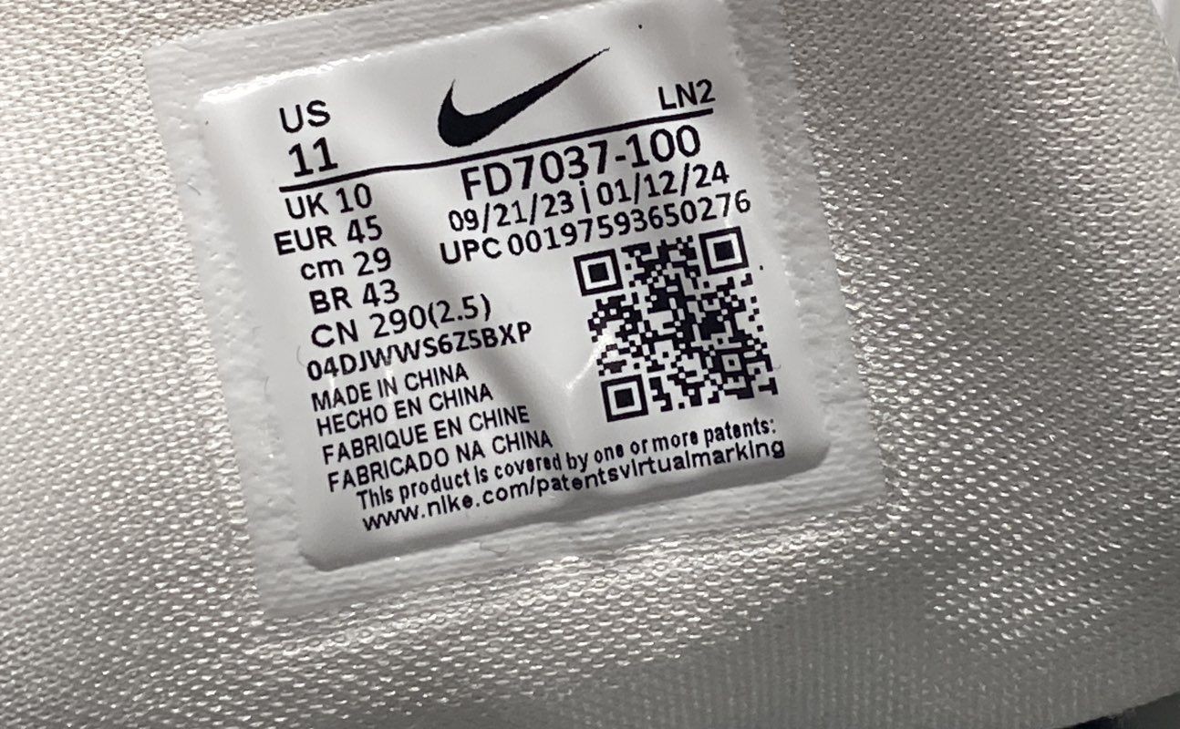 Nike White/black/silver Solid Athletic Cleats Men… - image 6