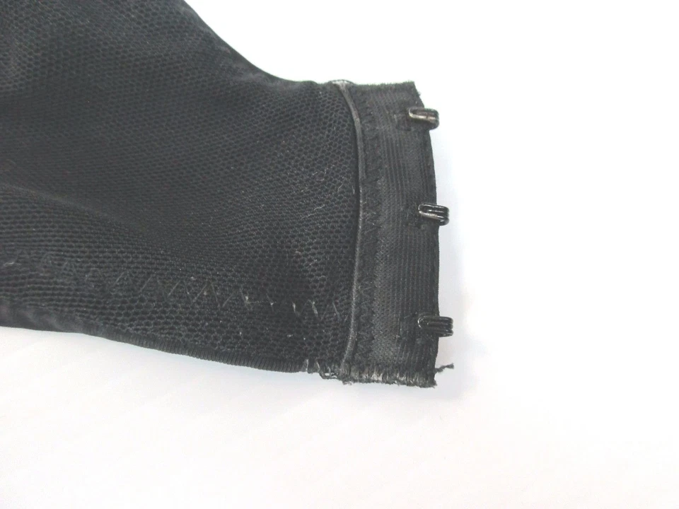 Sutiã feminino *ISAAC MIZRAHI* TAMANHO 38D PRETO COM FECHO TRASEIRO  - Imagem 4 de 4