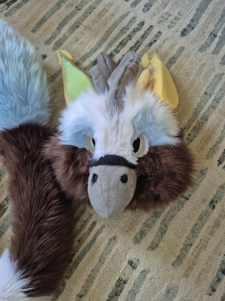 Disfraz de peludo de grifo parcial Halloween blanco azul marrón sin terminar Foto 2 de 3