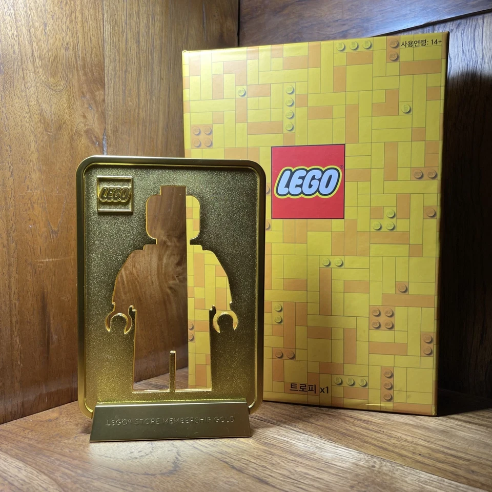 🗿 LEGO - Rare Korean VIP Store Exclusive - HUGE - Metal Minifig Statue - NEW - Image 2 of 4