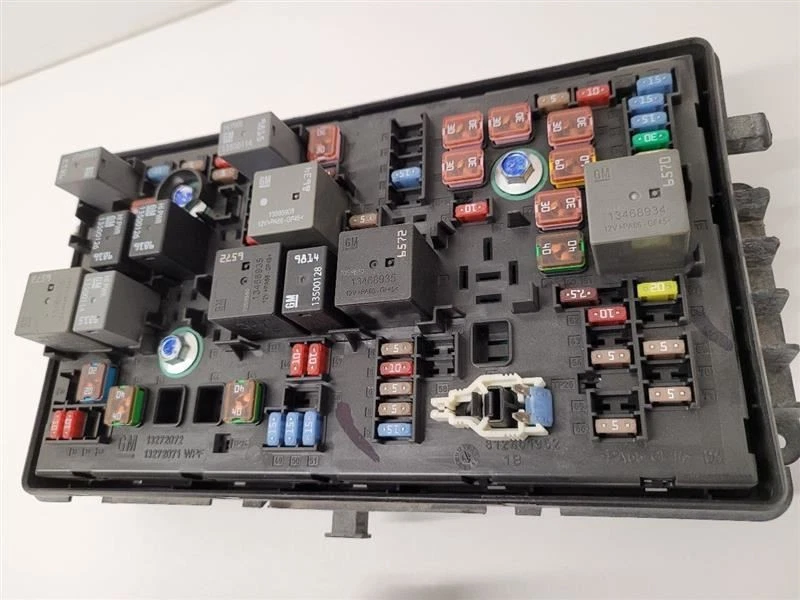 Chevrolet Impala 2016-2020 motor caja de fusibles 84080463 Foto 3 de 4