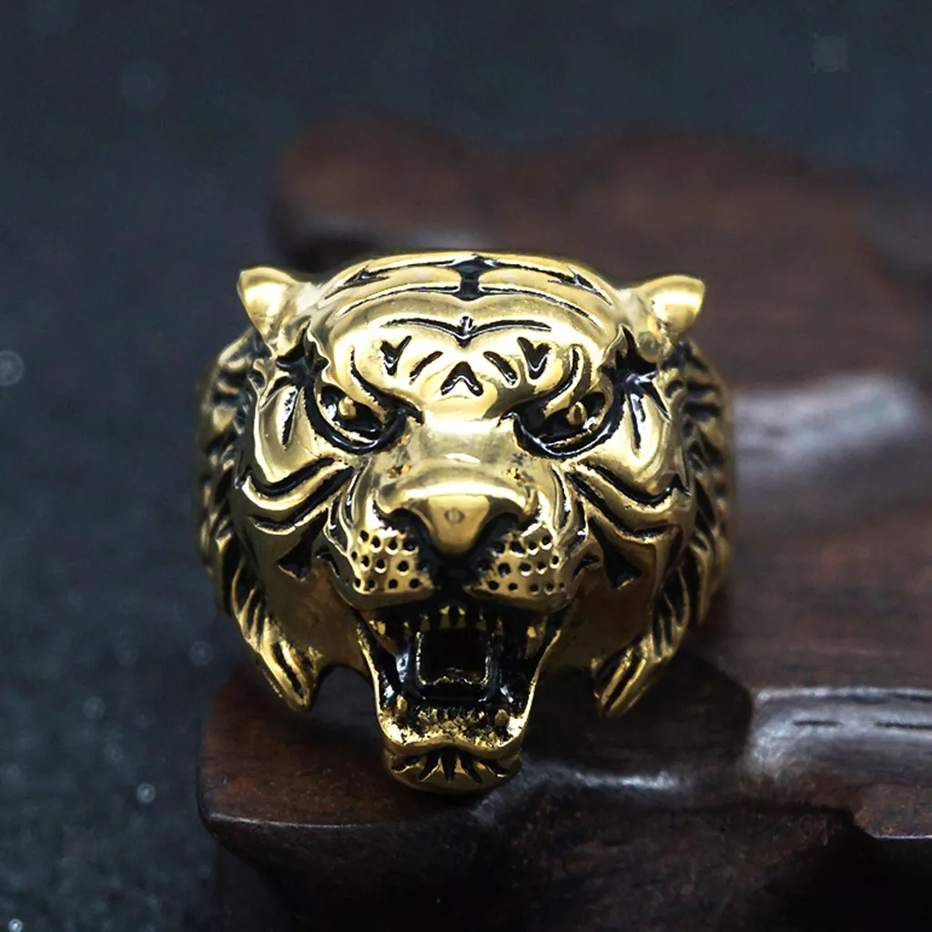 Magnificent 22 Karat Yellow Gold Lion-Inspired Finger Ring