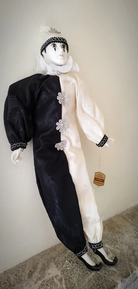 Pierrot in Porcellana cinese e tessuto, dipinto a mano - Immagine 3 di 4