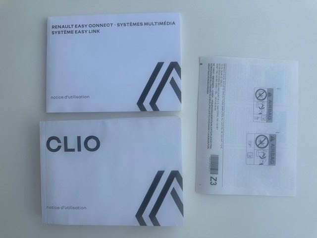 Notice d'utilisation Clio 5 Renault dans sa pochette feutrine pour organiser votre boîte à gants