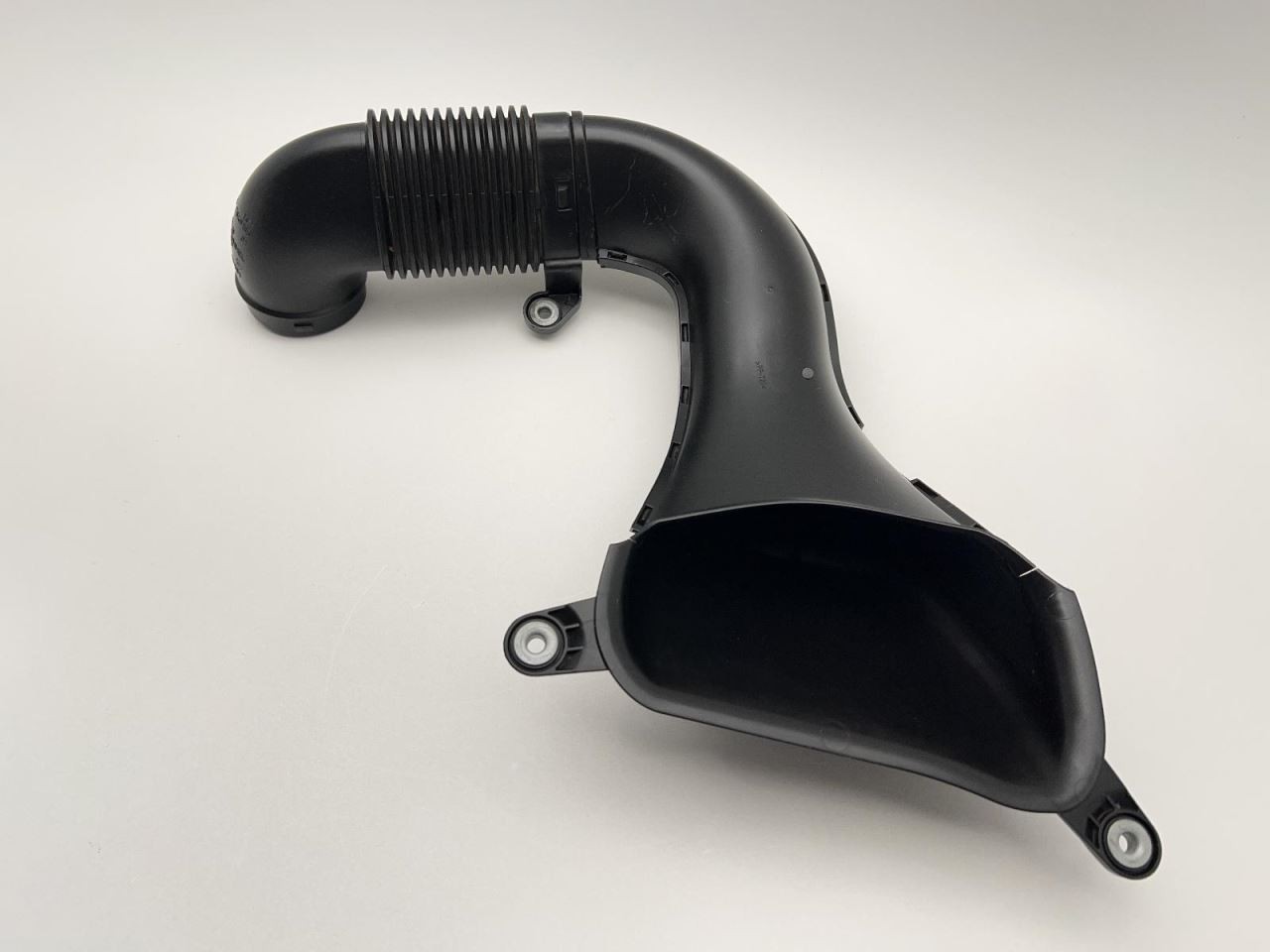 2014-2020 BMW i8 REAR LEFT AIR INTAKE DUCT PIPE HOSE 62959