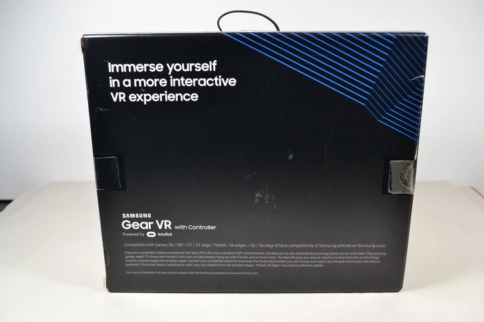 Equipo Samsung SMR324 con controlador VR alimentado por Oculus Foto 2 de 4