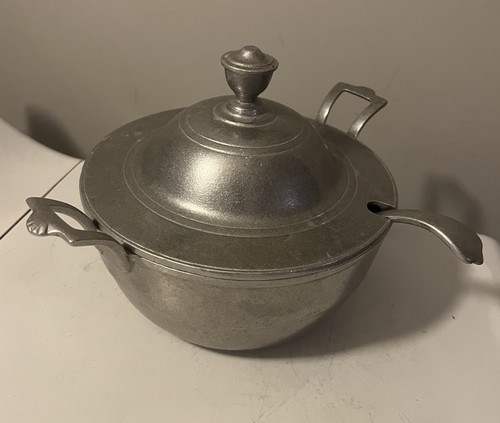 Zuppiera vintage Wilton Armetale con coperchio e mestolo Columbia Pa USA stufato - Foto 5 di 8