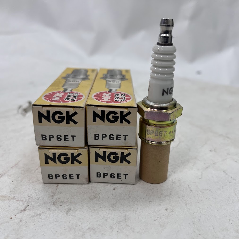 Set of 4 unused NGK Spark Plugs 1263 Split Type BP6ET for Porsche 968 91-95