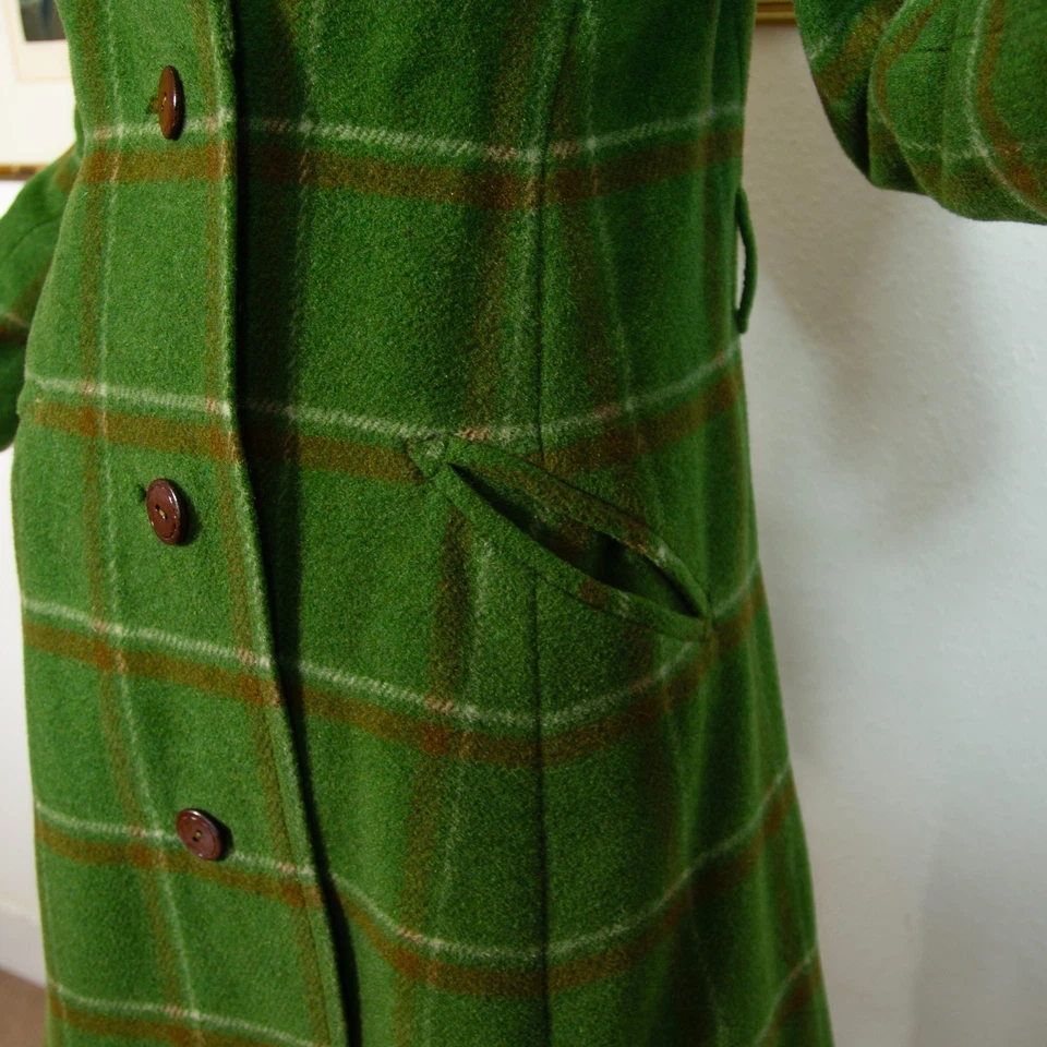Vintage 1970s Green Wool Plaid Coat with Belt | Classic Winter Outerwear Size S - Image 4 of 4