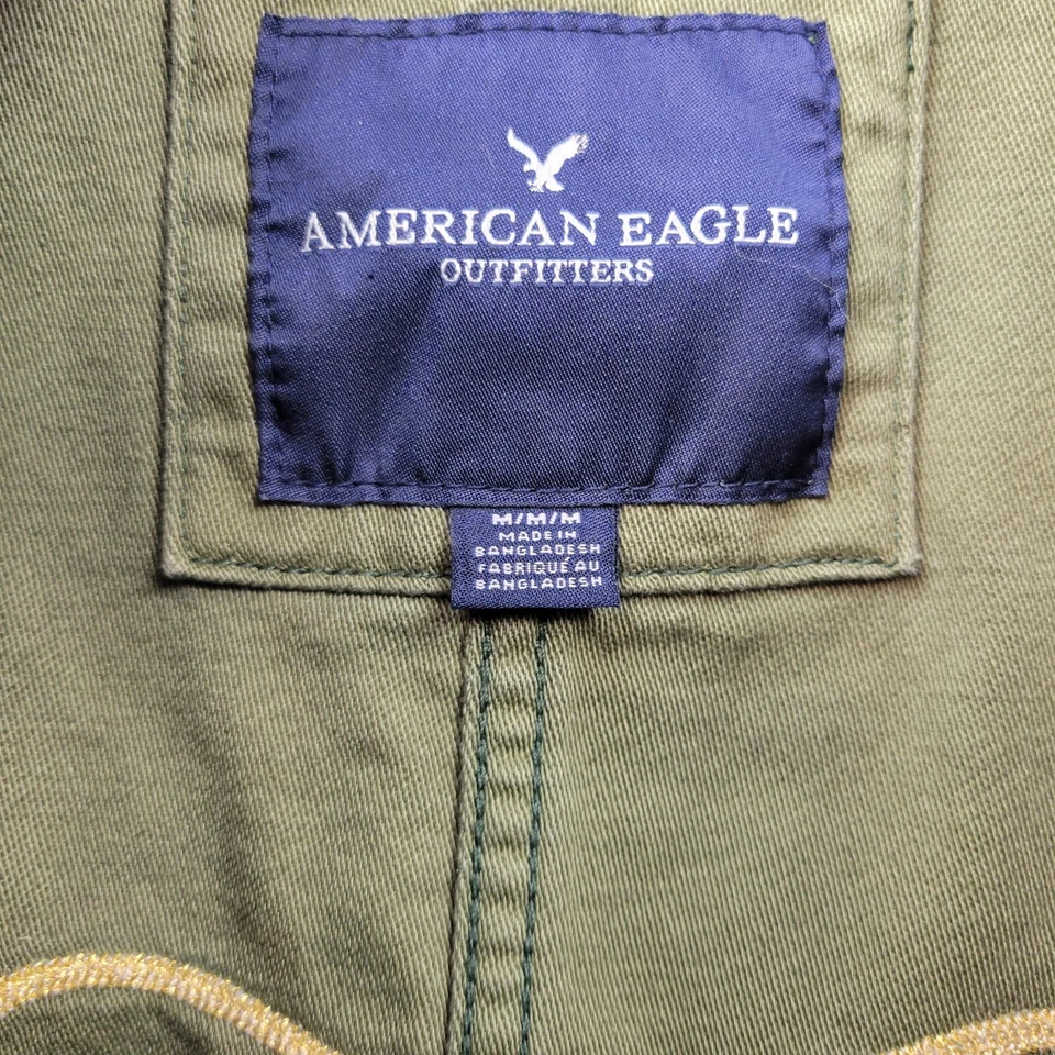 Chaqueta de mujer American Eagle camuflada bordada Nah talla mediana corazón roto Foto 4 de 4