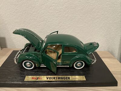 1951 VOLKSWAGEN EXPORT SEDAN - MAISTO Special Edition 1:18 GREEN