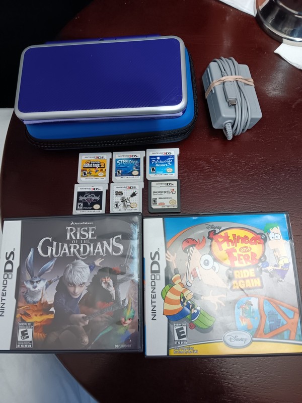 Nintendo 2ds XL Purple W/9 Games, Travel Case, & Charger 