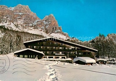 Badia Suedtirol Hotel Ciasa Salares Dolomiten im Winter