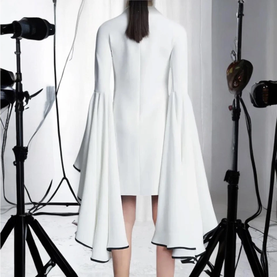 NUEVO Private Label | Talla M | Mini Vestido Euro Blanco Brillante con Borde Negro Foto 2 de 4