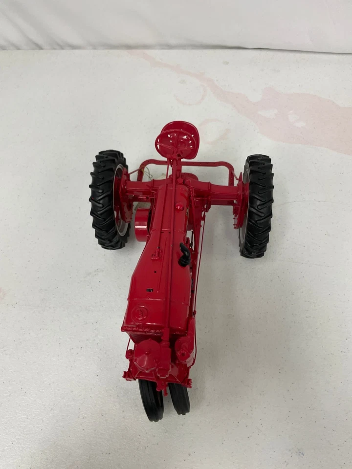 Franklin Mint Mc Cormick Deering Farmall F20 1937 Farm Tractor 1:12 Scale - Image 3 of 4