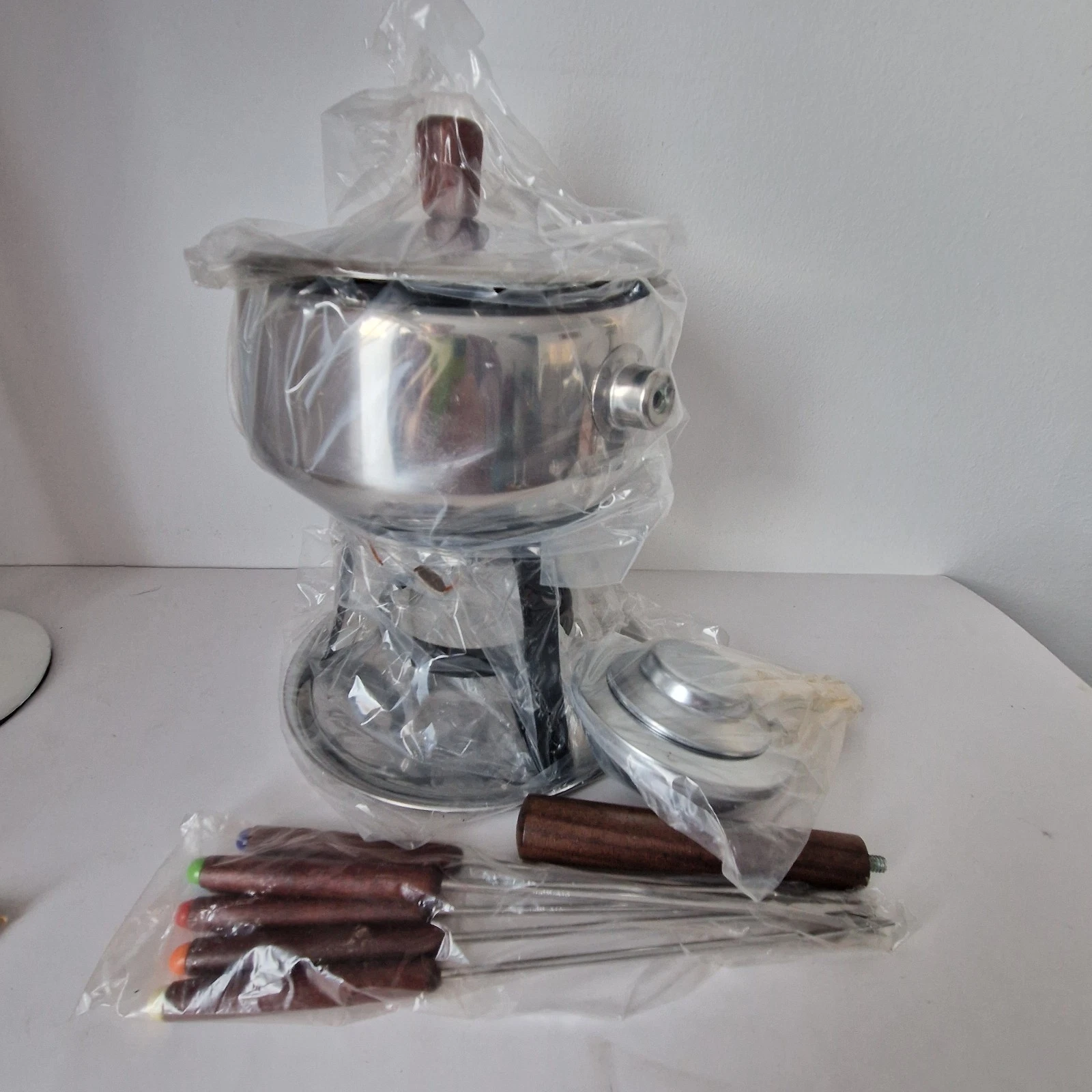 Vintage 70's Stainless Steel Fondue Set New Old Stock Unused Boxed Teak Handles
Opens in a new windo