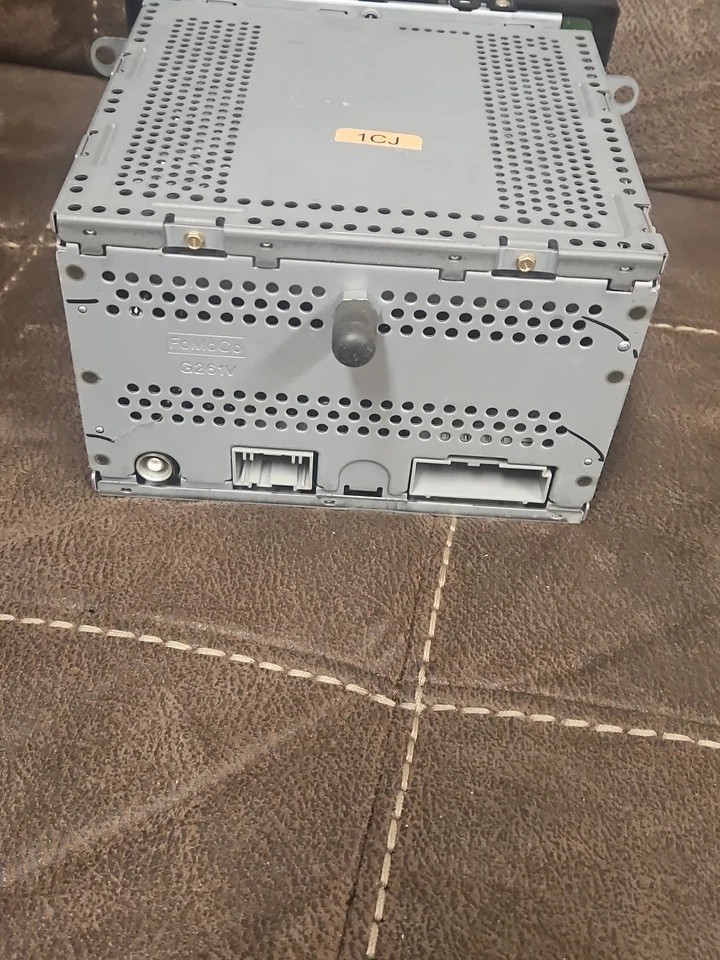 2008 - 2009 Ford Taurus X AM FM CD MP3 Radio OEM 8F9T-18C869-FA - Image 4 of 4