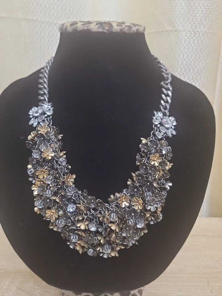 Collar J.Crew Otoño Tono Plata y Oro Floral Cristal Embellecido Distintivo Foto 2 de 4