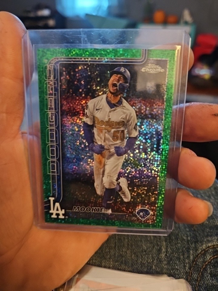 2025 Topps Chrome - Mookie Betts. #50 SP 🔥Image Variation Green Speckle /99